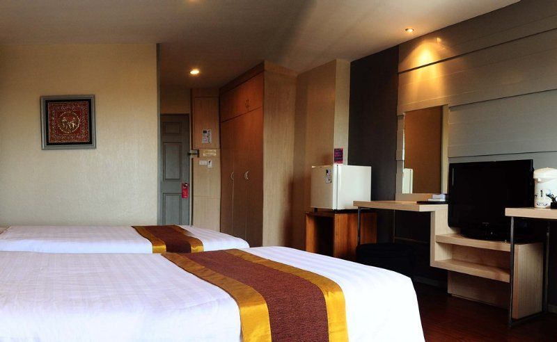 A2 Hotel Bangkok Exterior photo