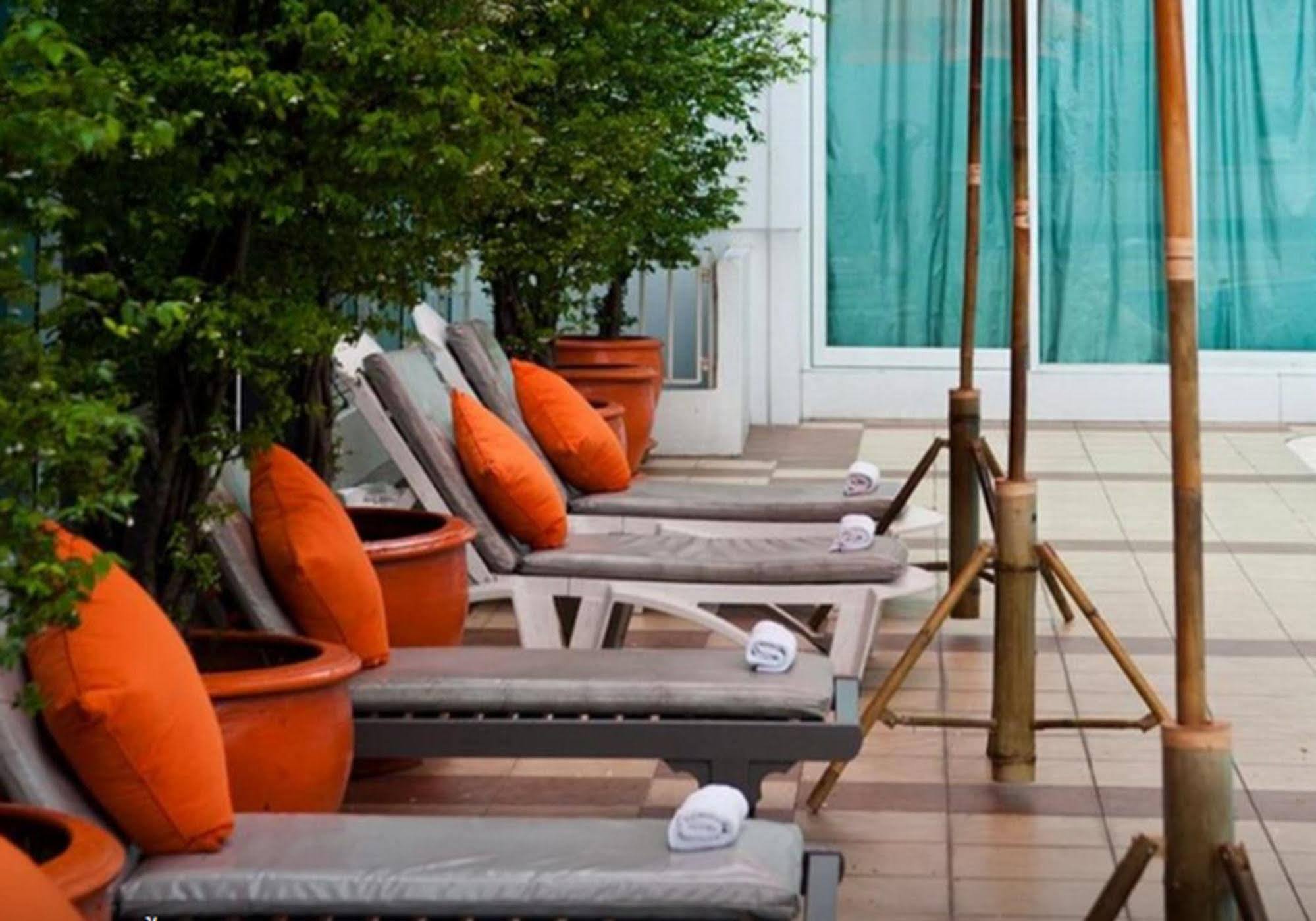 A2 Hotel Bangkok Exterior photo